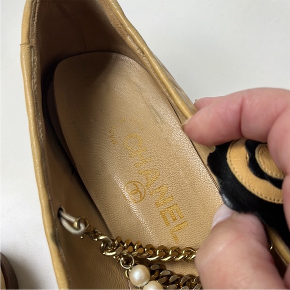 AUTHENTIC CHANEL Black and Tan Flats with Pearl Embellishments - Picture 6 of 13